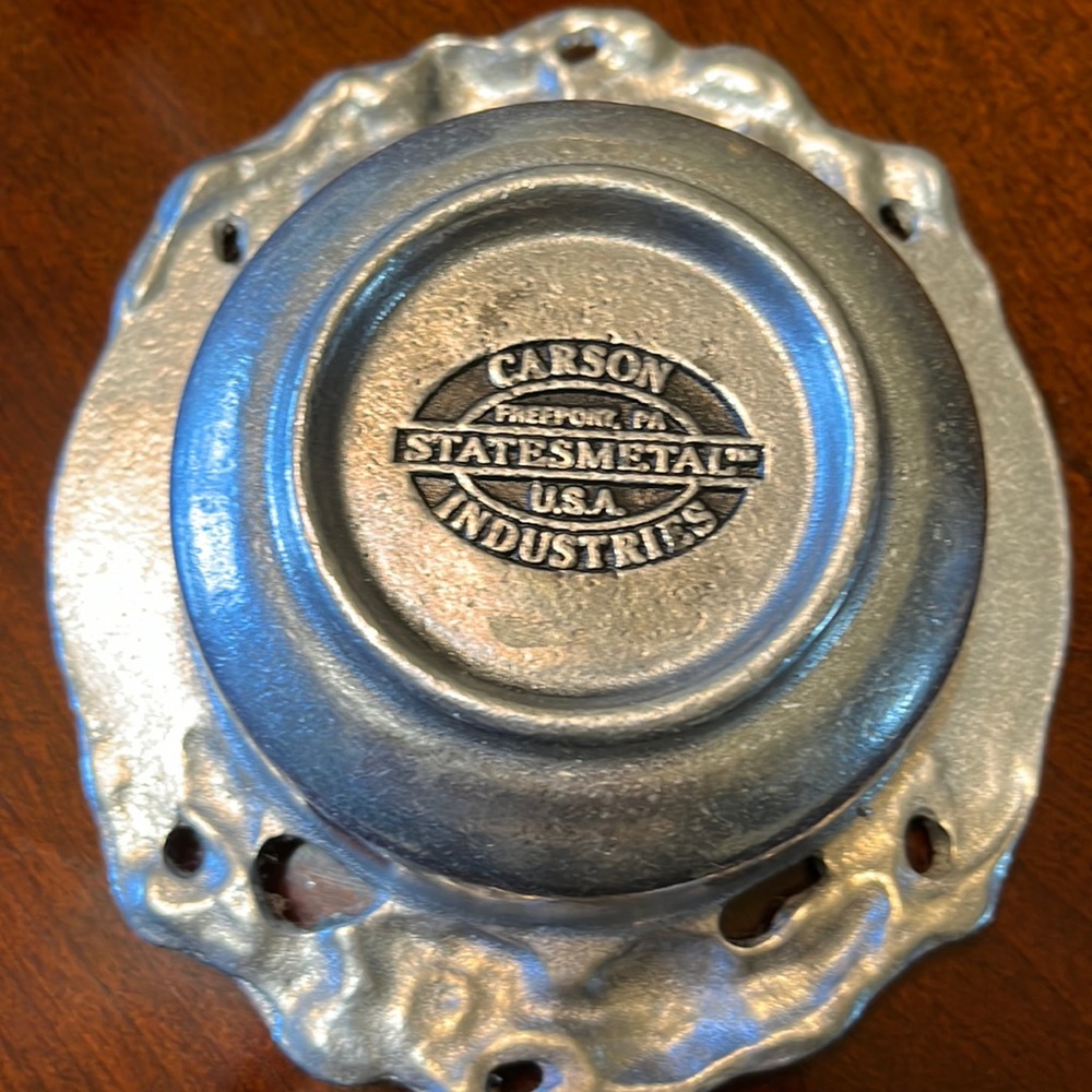 Pewter wax melt set. 5” diameter and stand 3” high.